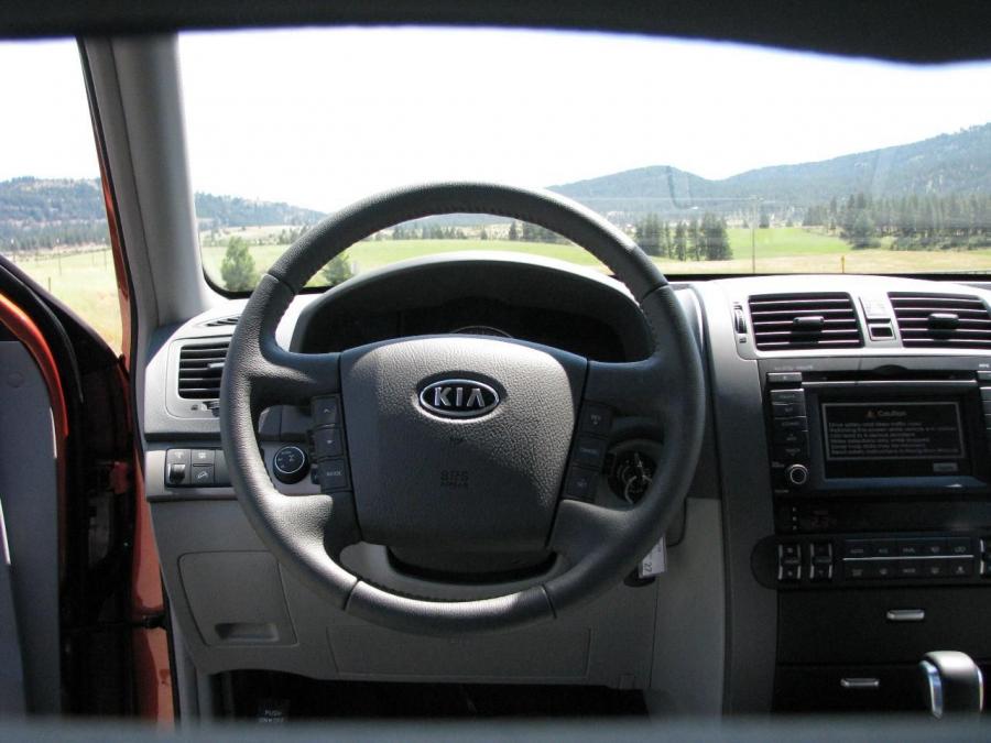  Kia Borrego 2009 года  (фото 46 из 345)